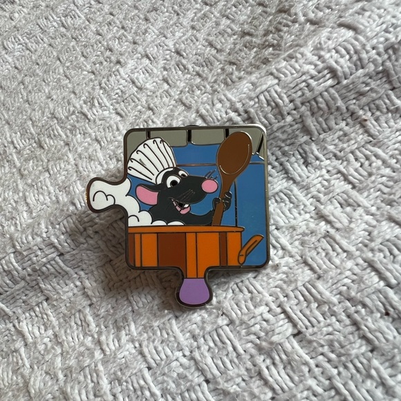 Disney Other - RARE LE 900 Ratatouille Pixar Character Connection Puzzle Mystery Disney Pin